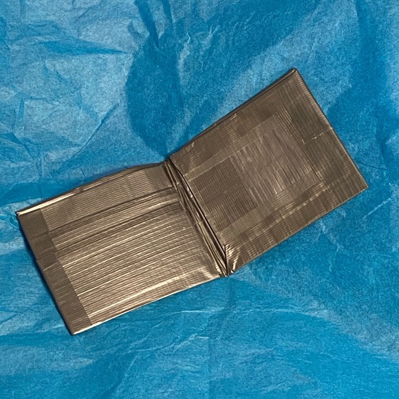 🟢5/$25 𝑯𝒂𝒏𝒅𝒎𝒂𝒅𝒆 Classic Duct Wallet - Picture 2 of 7